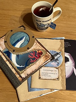 Junk- Altered Book zum Thema „Sharks“: Teil 1